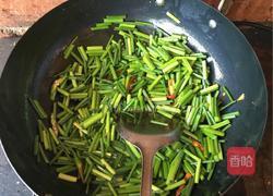 鸡胸肉炒韭菜苔的做法图解3