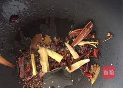 香菇烧鸡块的做法图解3