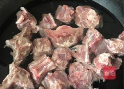 胡萝卜 羔羊龙骨汤的做法图解2