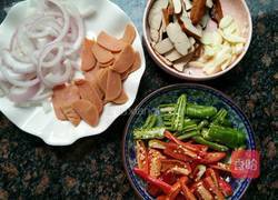 双椒炒双香的做法图解1