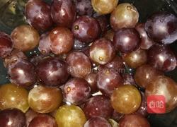 冰糖葡萄的做法图解1