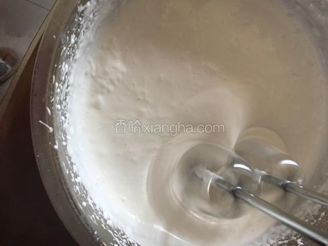 打蛋器按快档键快速打发5分钟。