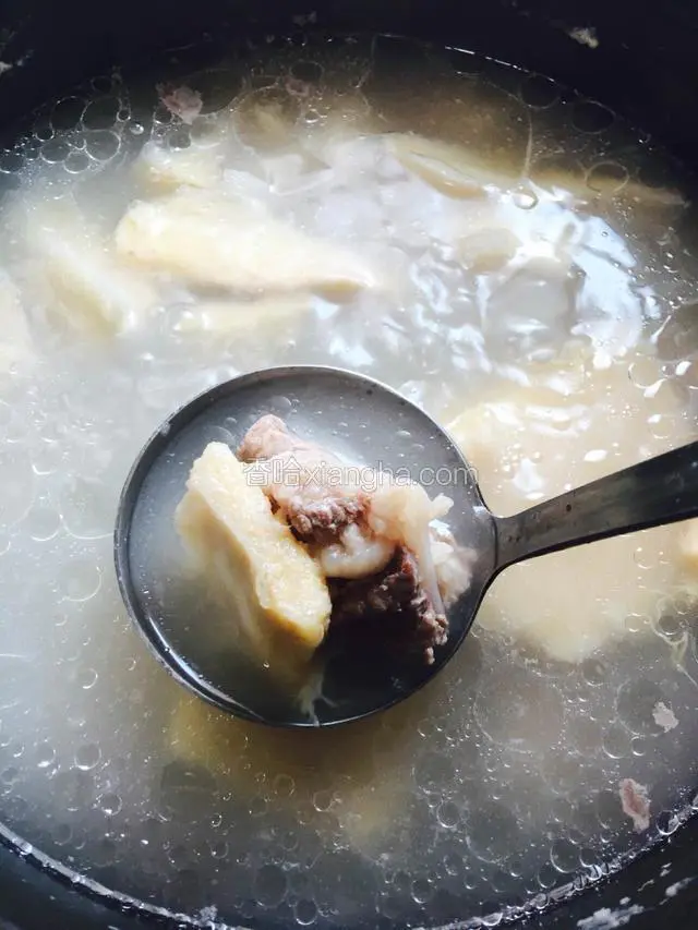 时间到......汤汁香浓，蒸个厨房都飘着榴莲香味。