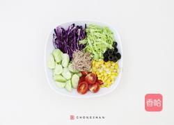 金枪鱼蔬菜沙拉的做法图解1