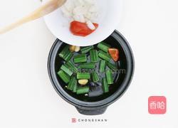 砂锅百合啫秋葵的做法图解3