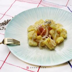 田园洋葱培根炒土豆的做法[图]