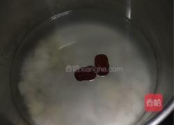 薏仁百合粥的做法图解2