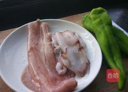 鱿鱼炒青椒的做法图解1