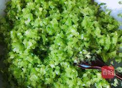 猪肉、海虾、青椒馅饺子的做法图解5