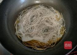 鸡蛋香肠面的做法图解7