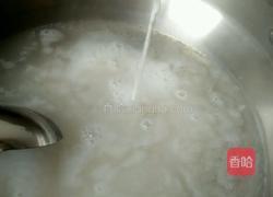 红枣牛奶粥的做法图解3