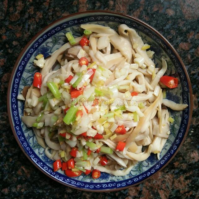倒在杏鲍菇上面