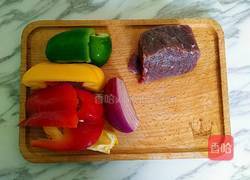 彩椒牛肉丁的做法图解1