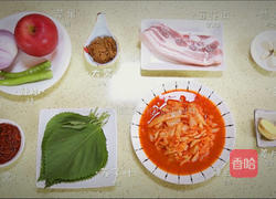 韩式辣白菜五花肉的做法图解1