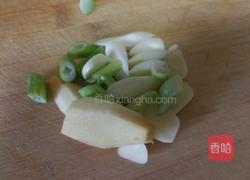 侉炖鱼（家常做法豆腐粉条侉炖鱼）的做法图解2