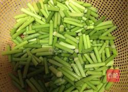 蒜苔炒肉的做法图解1