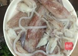 葱爆鱿鱼的做法图解2