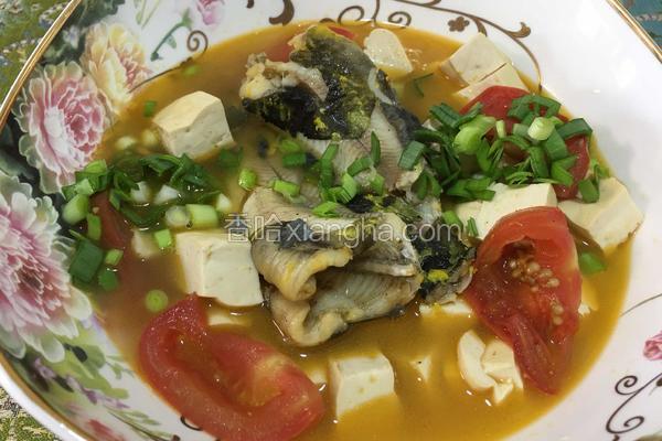 黄鱼西红柿豆腐汤。