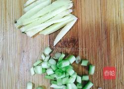 韭菜炒莲菜的做法图解3