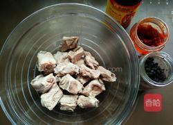 蒜蓉辣椒酱蒸排骨的做法图解2