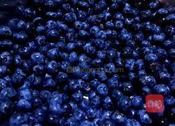 蓝莓汁饮料的做法图解2