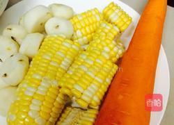 玉米红萝卜饺子的做法图解1