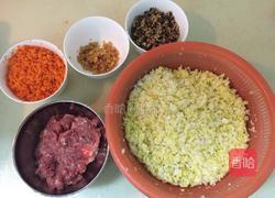 白菜肉饺的做法图解1