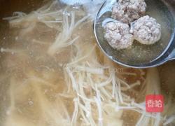 金针菇肉丸汤的做法图解4