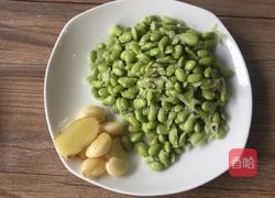 仔鸡烧毛豆米的做法图解2