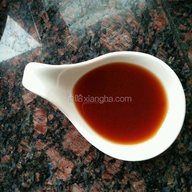 酱汁：番茄酱，叉烧酱，蚝油，蜂蜜，加适量清水搅拌均匀备用