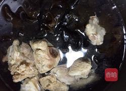 木耳炖排骨汤的做法图解4