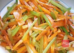 胡萝卜炒芹菜的做法图解6