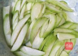 丝瓜粉丝鸡蛋汤的做法图解2