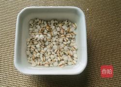 薏米筒骨汤的做法图解1