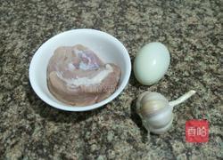 蒜香咸蛋肉饼的做法图解1