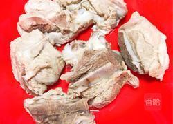 莲藕腔骨汤的做法图解1