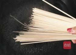 豇豆角胡萝卜肉丁打卤面的做法图解10