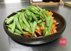 胡萝卜炒豆角的做法图解1