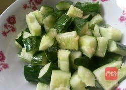 蒜泥拍黄瓜的做法图解1