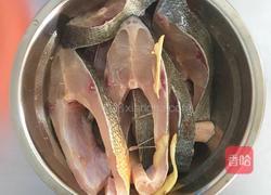 炸武昌鱼的做法图解3