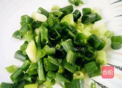 葱香香哈大颗粒香菇酱炒饭的做法图解2