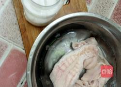 生肠炒酸莱的做法图解3