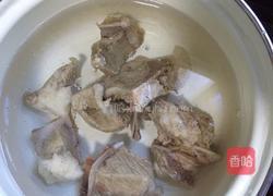 胡萝卜马铃薯猪骨汤的做法图解4