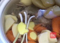 胡萝卜马铃薯猪骨汤的做法图解5