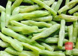 大粒香菇炒豆角的做法图解5