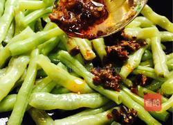 大粒香菇炒豆角的做法图解7