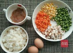 虾仁蛋包饭的做法图解1