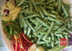 肉丝炒豇豆角的做法图解1