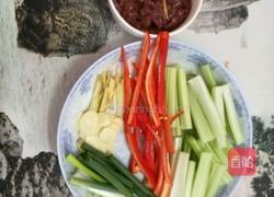 西芹炒牛肉的做法图解1