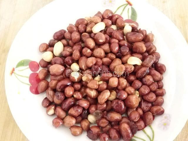 炒熟后捞出﻿﻿来，差不多两三分钟